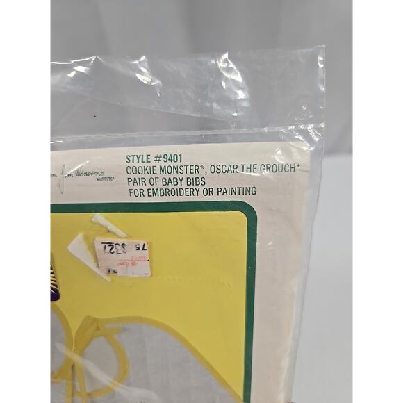 Vintage Vogart Crafts Sesame Street Craft Kit Baby Bib Cookie Monster Oscar New - Picture 7 of 7